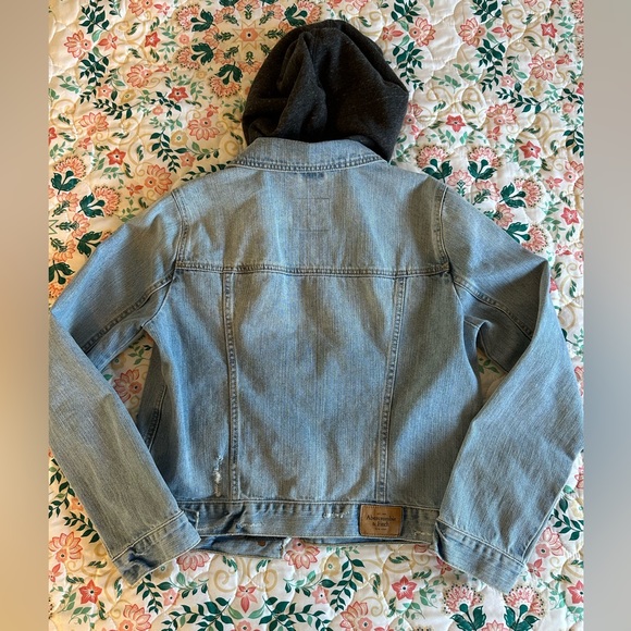 Abercrombie & Fitch Denim Jacket with Gray Hoodie Size Medium - Picture 3 of 3